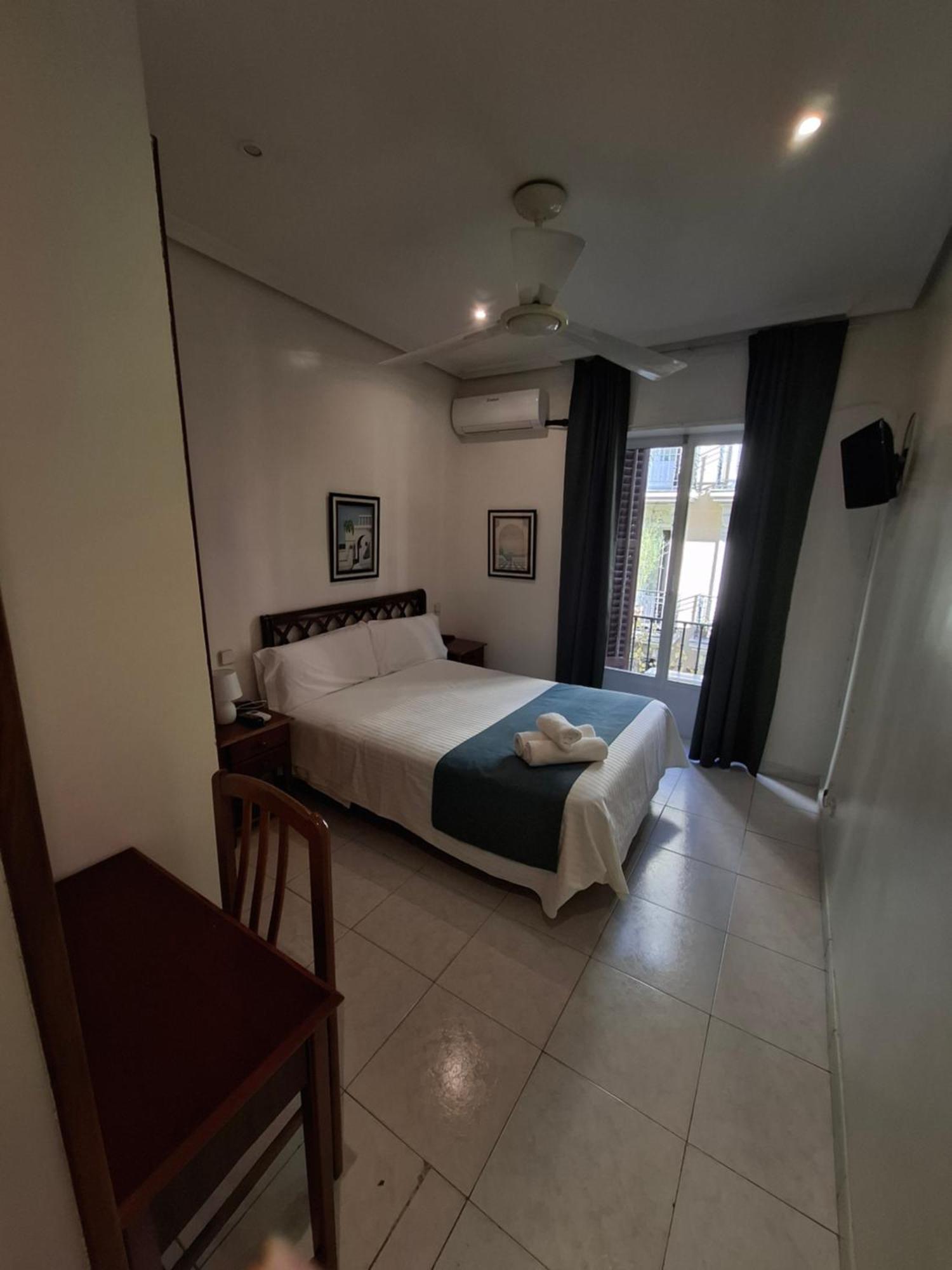 Hostal Villamanez Madrid Bagian luar foto