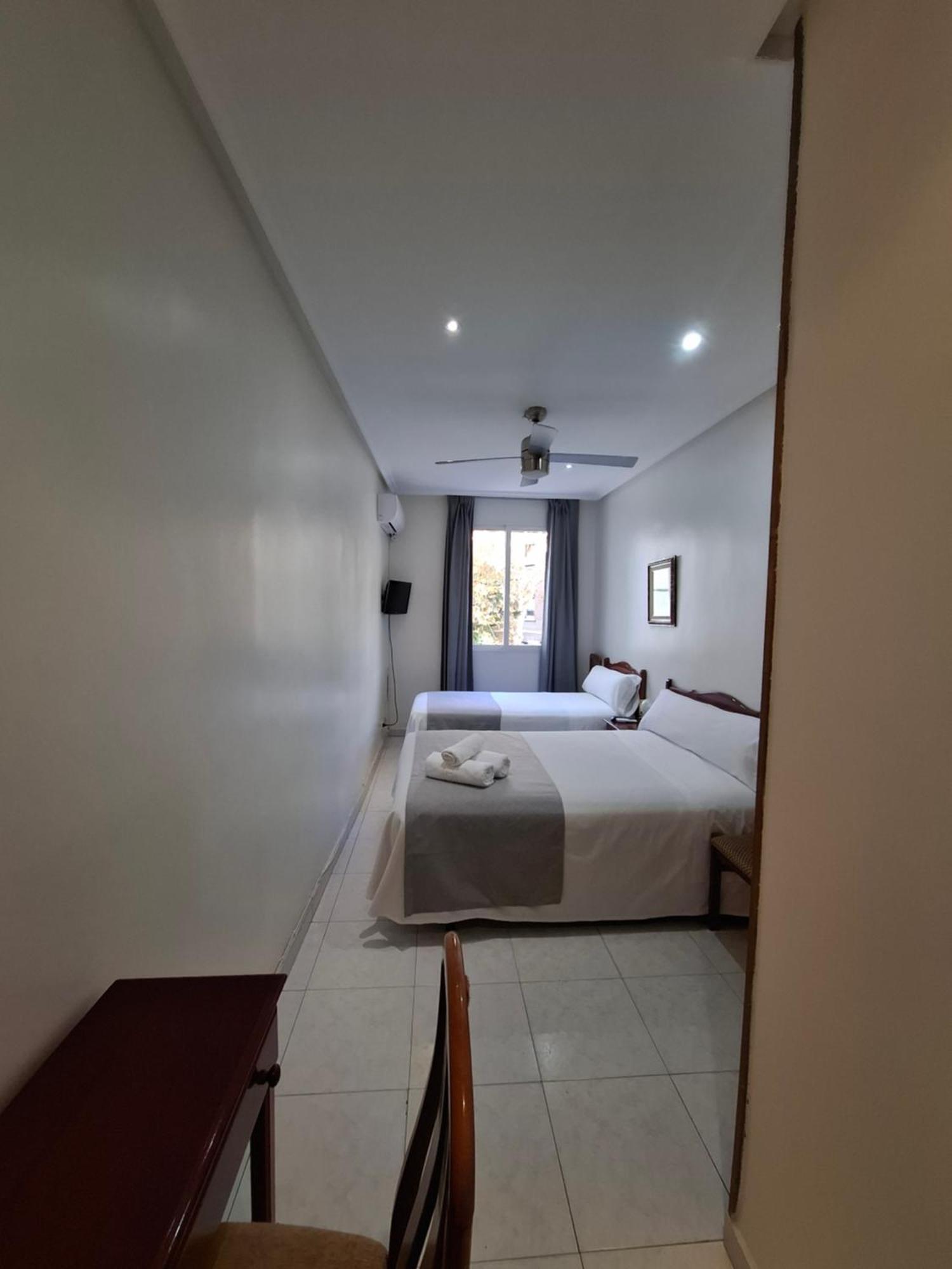 Hostal Villamanez Madrid Bagian luar foto