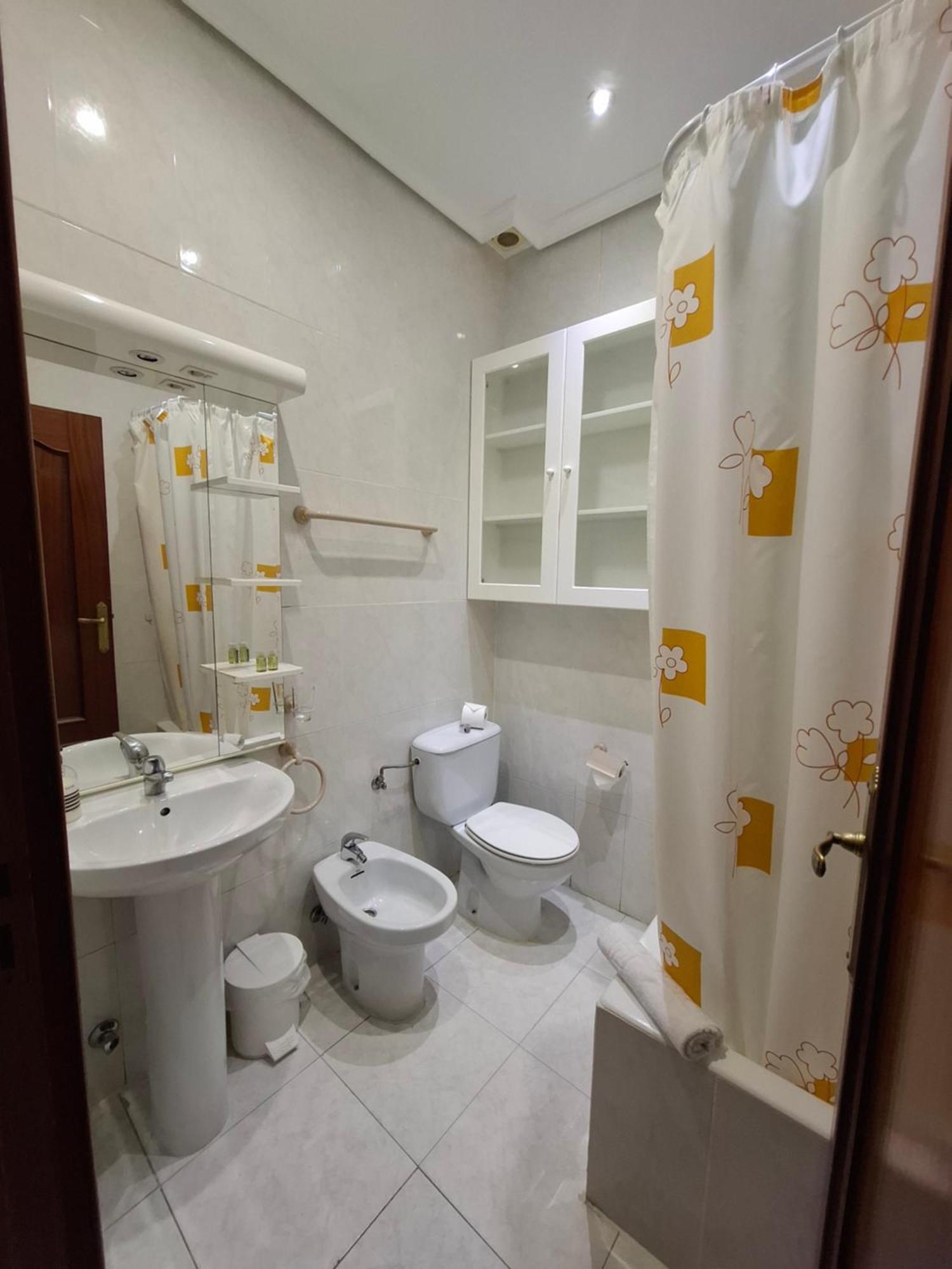 Hostal Villamanez Madrid Bagian luar foto