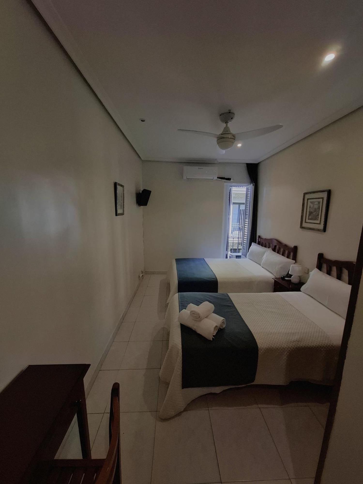 Hostal Villamanez Madrid Bagian luar foto