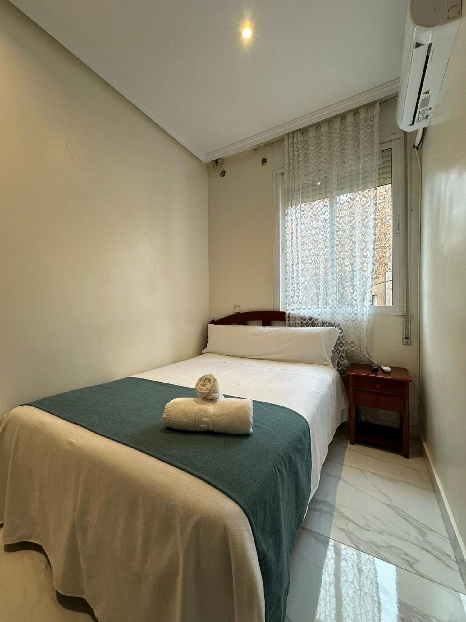 Hostal Villamanez Madrid Bagian luar foto