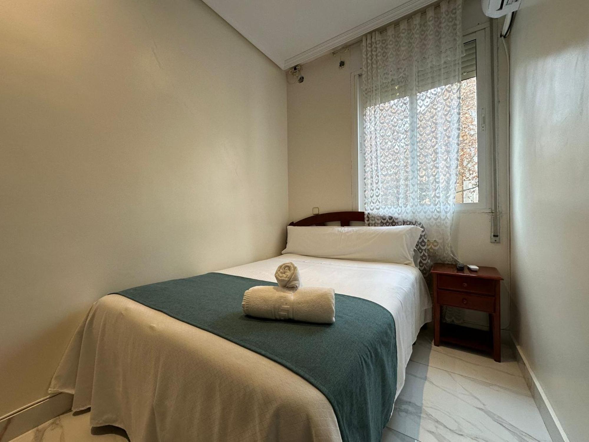 Hostal Villamanez Madrid Bagian luar foto