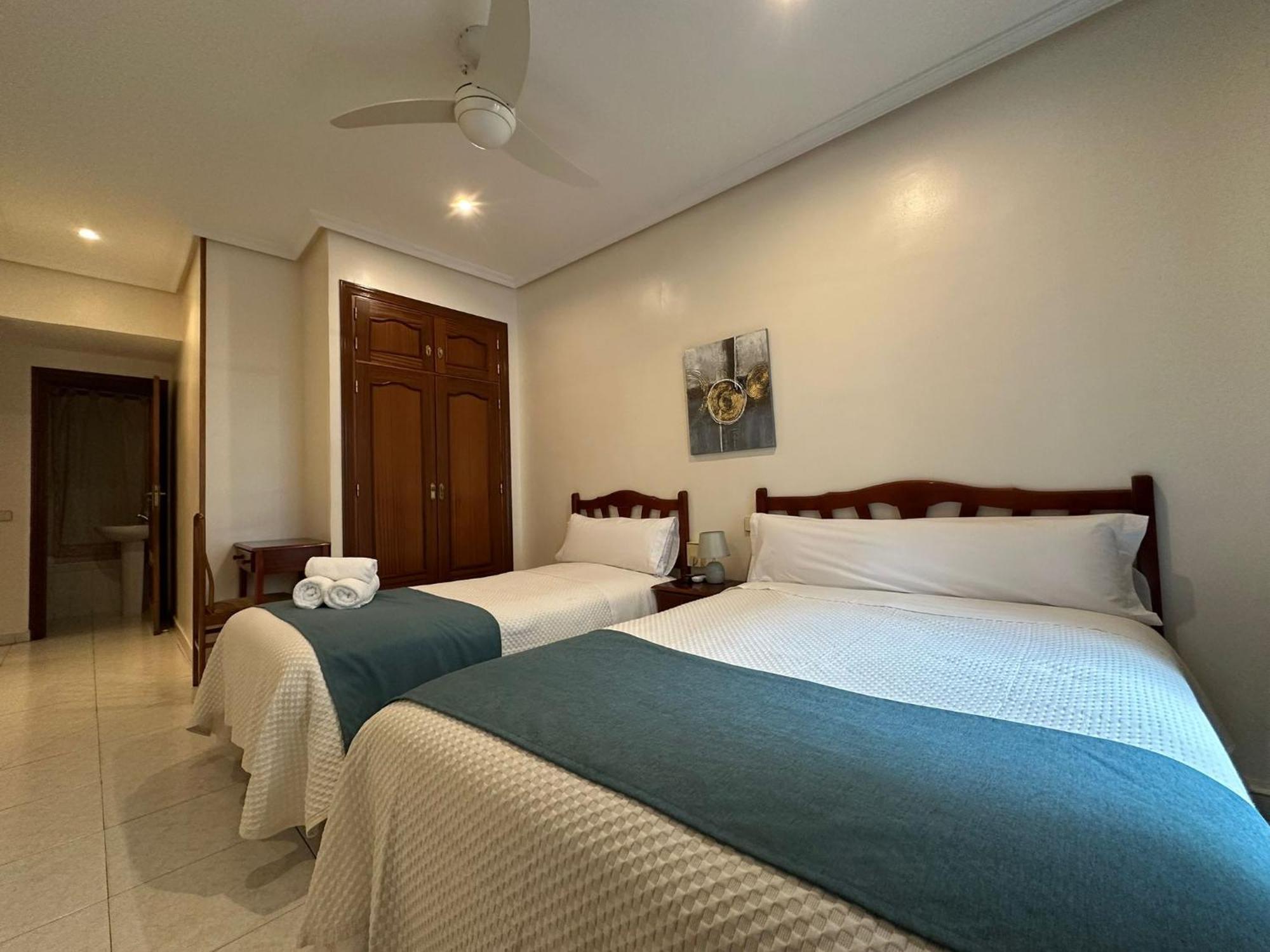 Hostal Villamanez Madrid Bagian luar foto